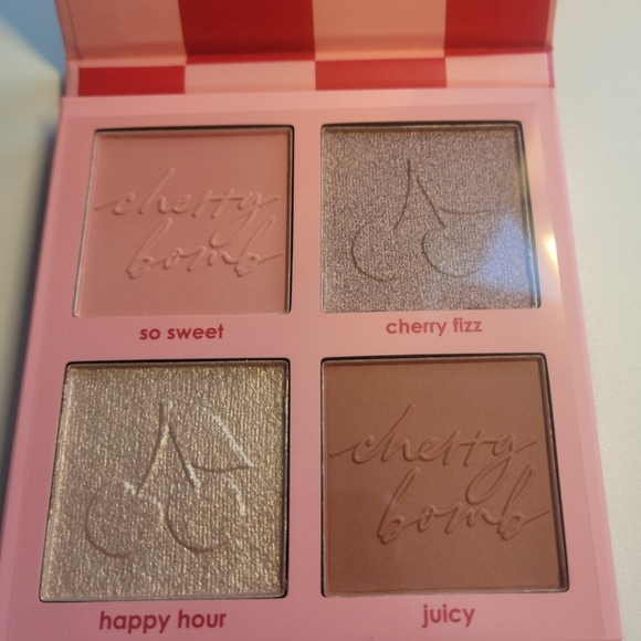 3/$30 CIATE LONDON Cherry Bomb Blush And Highlighter Palette - Picture 5 of 6